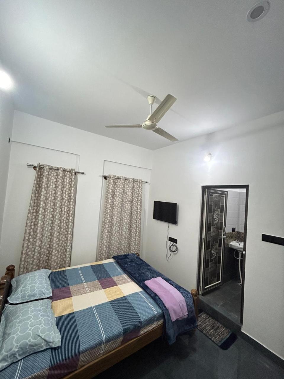 Travel Inn Mysore Vanivilasa Puram Exteriör bild